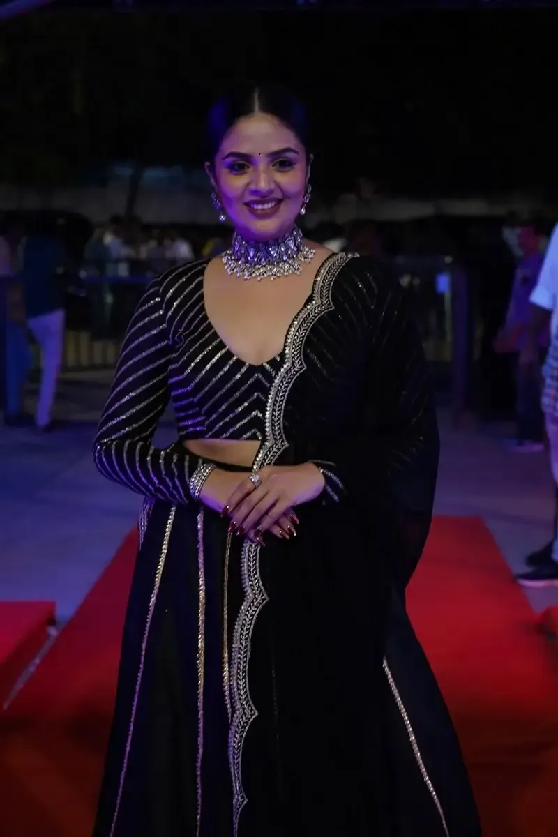 TV ACTRESS SREEMUKHI AT BHOLAA SHANKAR MOVIE PRE RELEASE EVENT 11